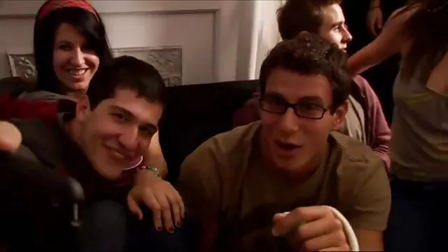 Belle ado baisée sur le canapé film porno amateur français