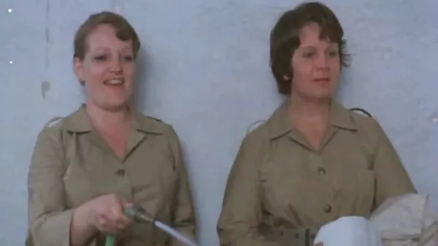 Petite amie aux cheveux noirs film porno complet amateur suce la bite de son copain en POV