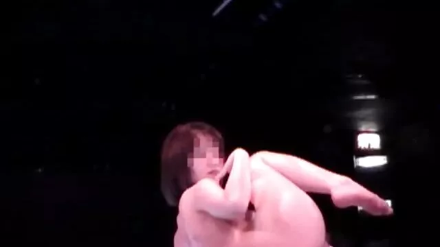 Sandy joue avec film porno français amateurs sa nourriture